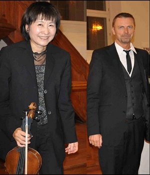 Foto mit Geigerin Yumiko Noda (links)